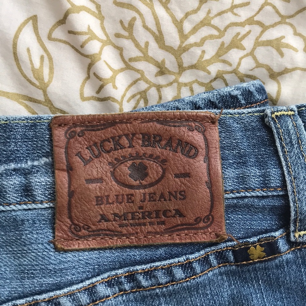 I’m selling blue lucky brand jeans size 32-30